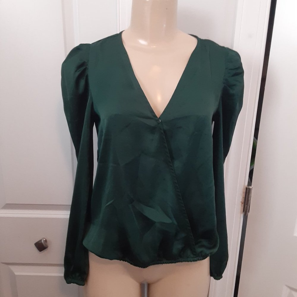 Sam & Jess Puff Shoulder Surplice Arresting Emerald Satin Wrap Top - Picture 2 of 10
